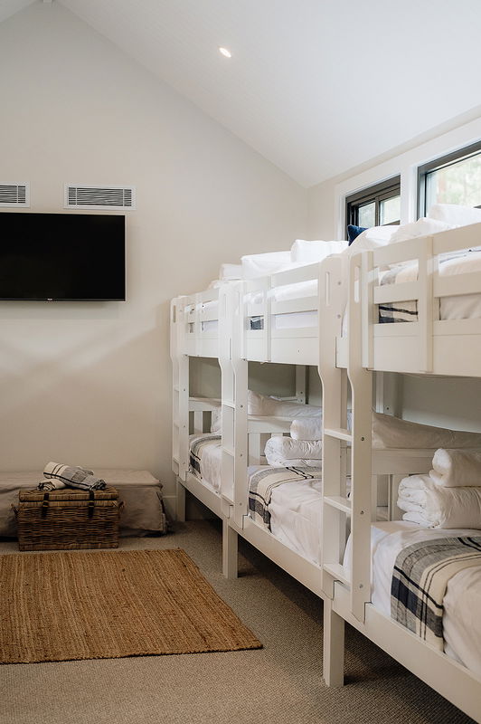 Berry Luxury Barn House (Heated Pool)