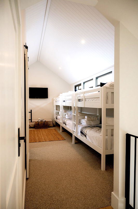 Berry Luxury Barn House (Heated Pool)