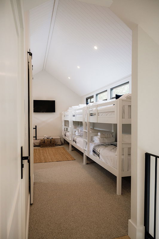 Berry Luxury Barn House (Heated Pool)