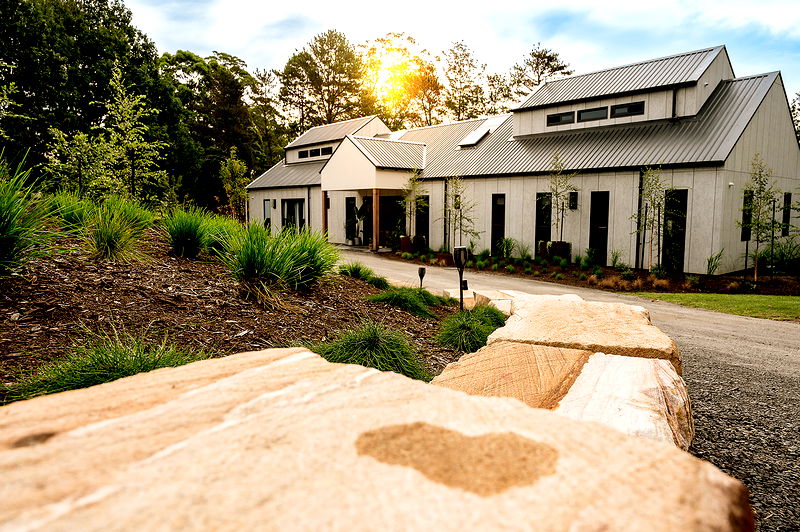 Berry Luxury Barn House (Heated Pool)