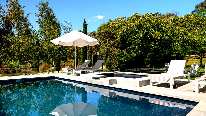 The Welcome Paddock (With Car Parking)