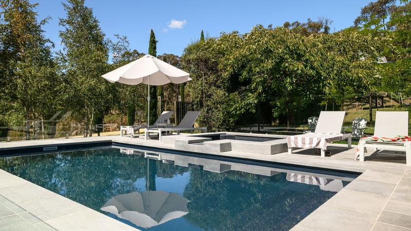 The Welcome Paddock (With Car Parking)