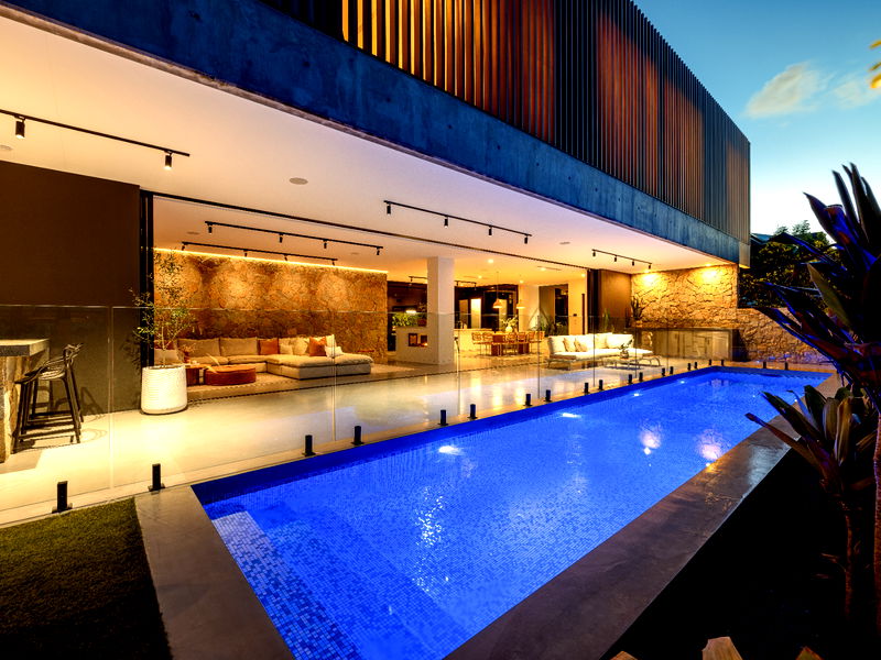 Mana Beach House (Heated Pool)