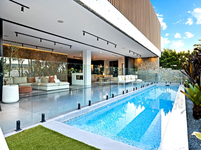 Mana Beach House (Heated Pool)