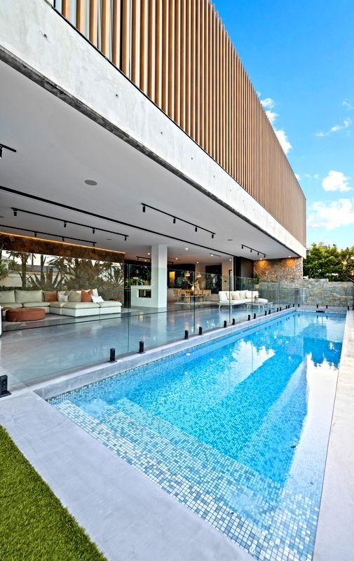 Mana Beach House (Heated Pool)