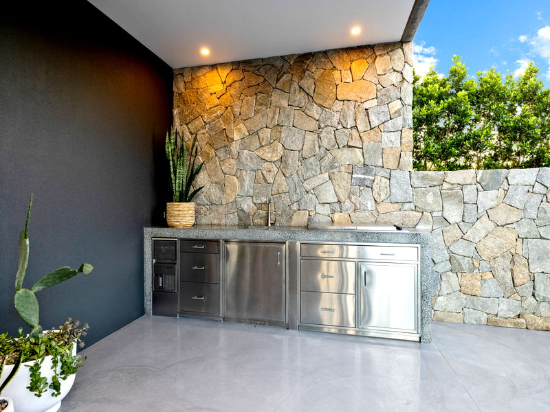 Mana Beach House (Heated Pool)