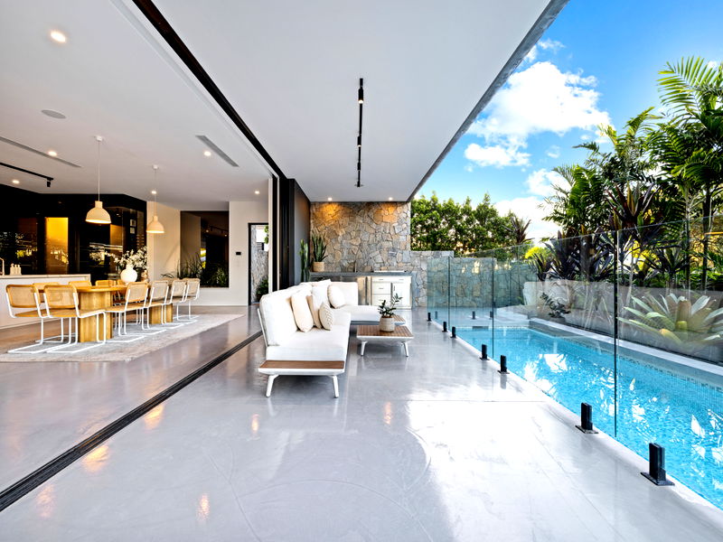 Mana Beach House (Heated Pool)