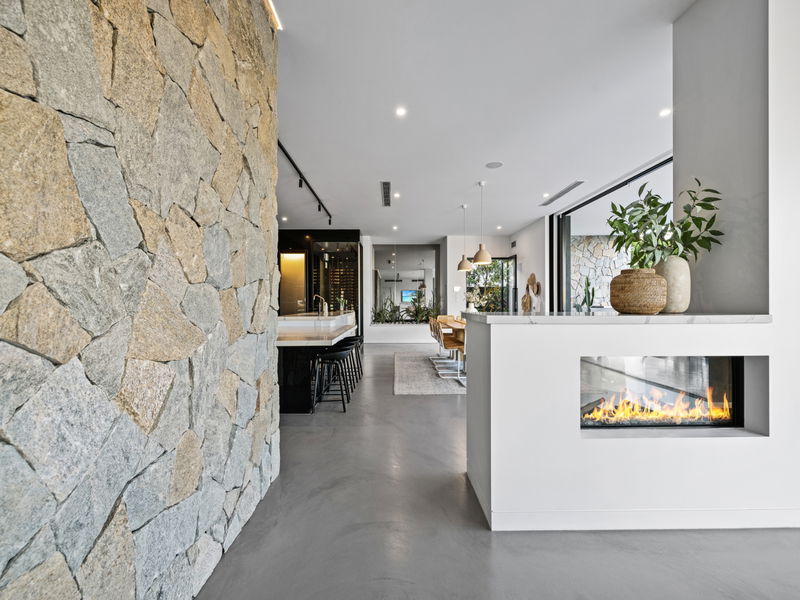 Mana Beach House (Heated Pool)