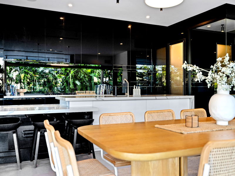 Mana Beach House (Heated Pool)