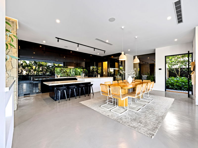 Mana Beach House (Heated Pool)