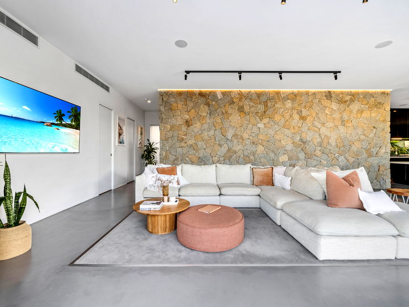 Mana Beach House (Heated Pool)