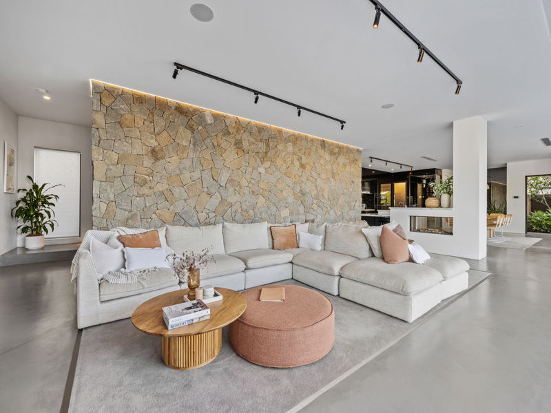 Mana Beach House (Heated Pool)