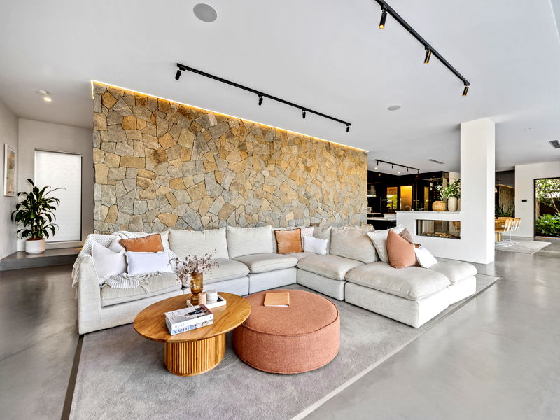 Mana Beach House (Heated Pool)