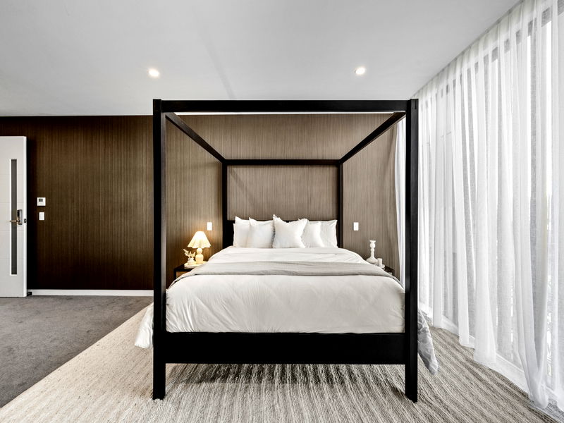 Mana Beach House (Heated Pool)