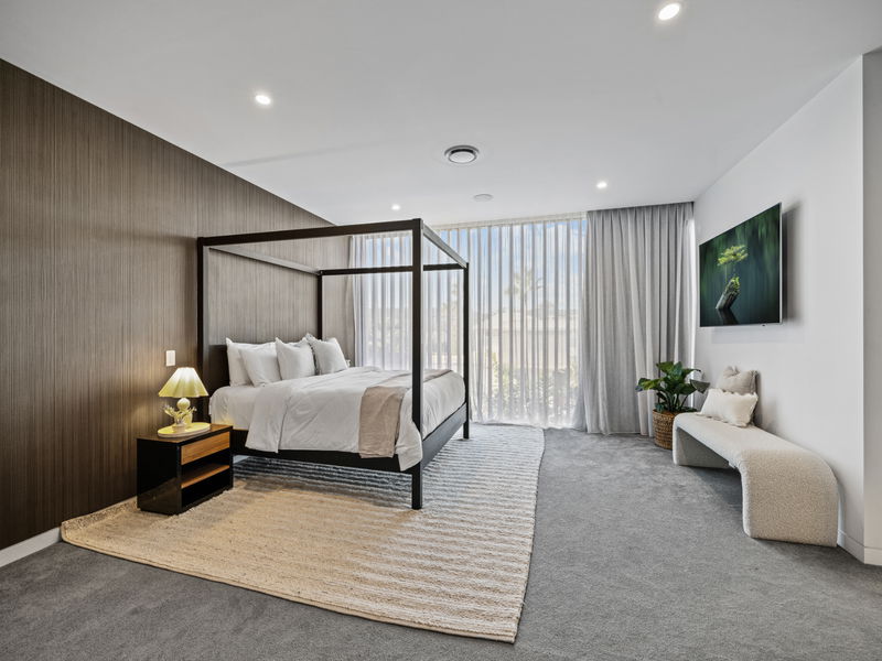 Mana Beach House (Heated Pool)