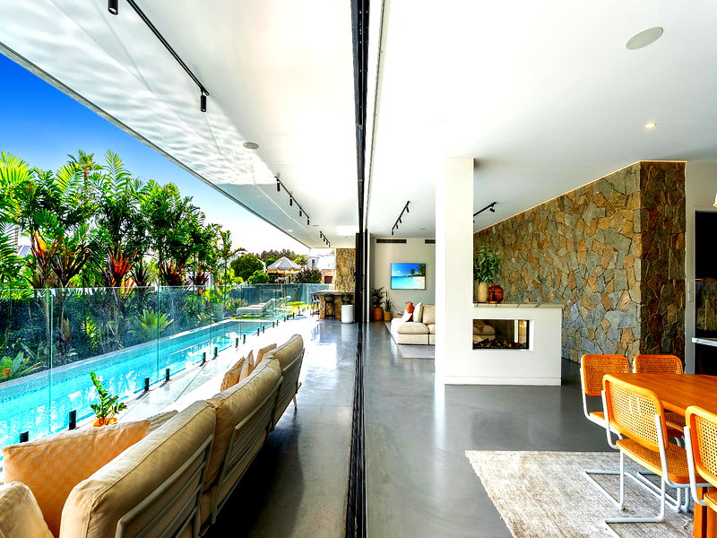 Mana Beach House (Heated Pool)