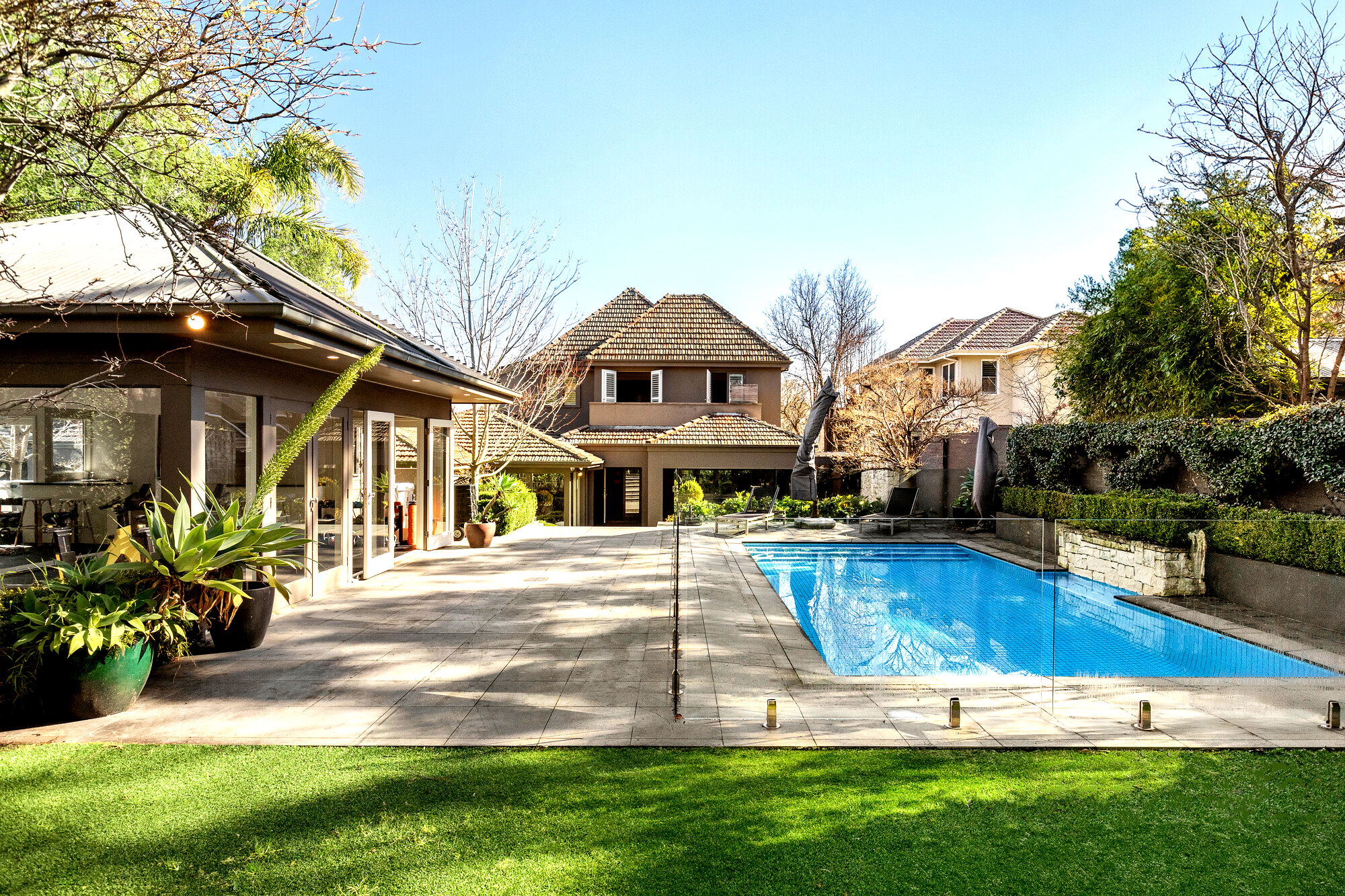 Luxico The Glyndon (With Car Parking)