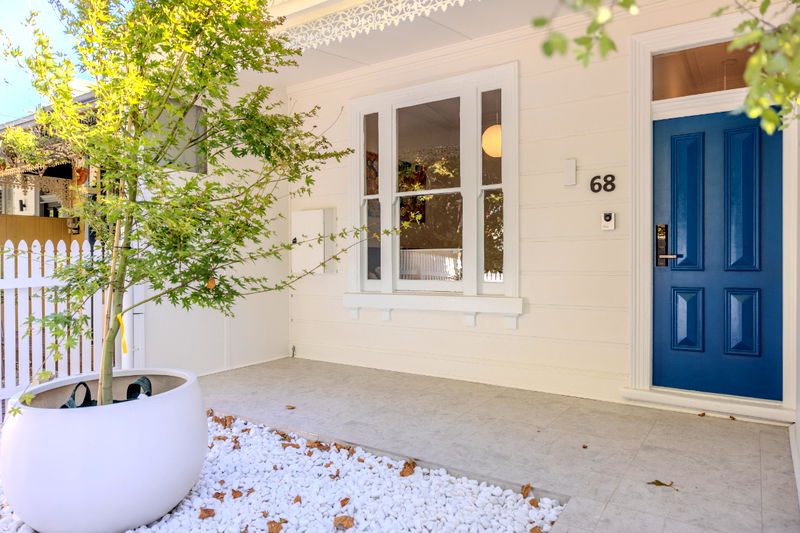 Sun Kiss (with plunge pool & car parking)