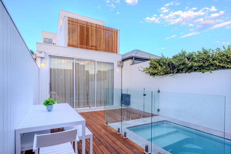 Sun Kiss (with plunge pool & car parking)