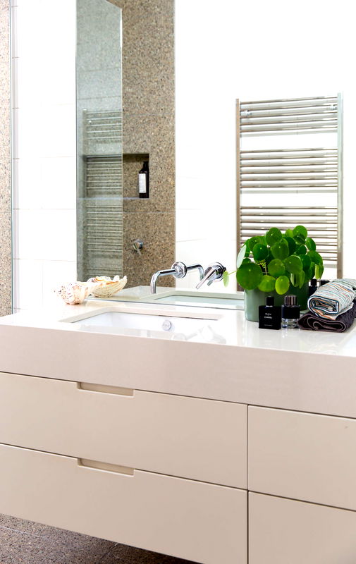 Kellenera (With Heated Pool and Car Parking)