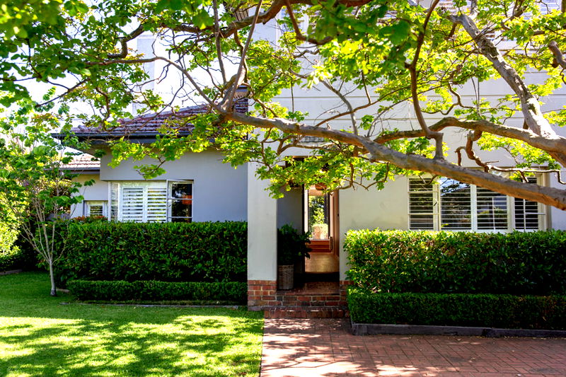 Kellenera (With Heated Pool and Car Parking)