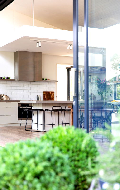 Kellenera (With Heated Pool and Car Parking)