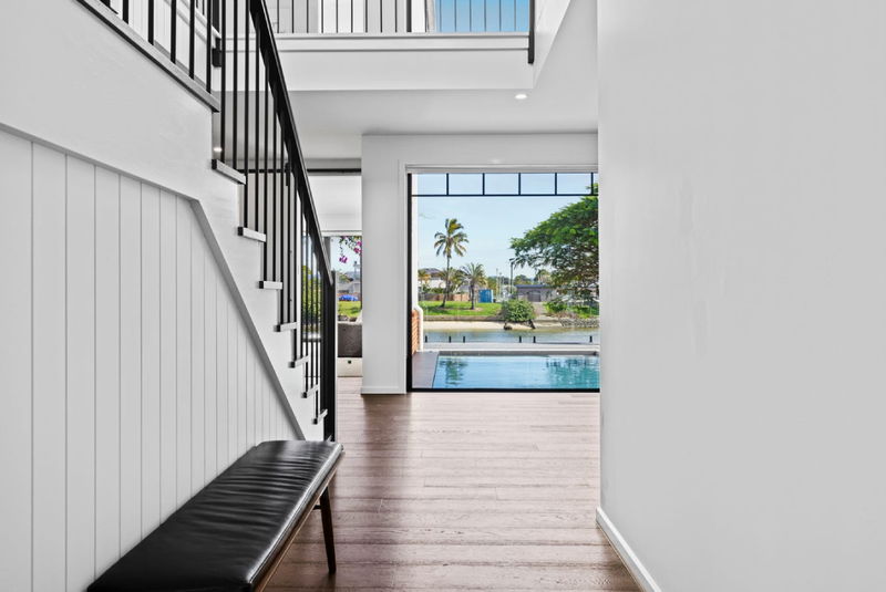 Allambi Broadbeach (With Car Parking)