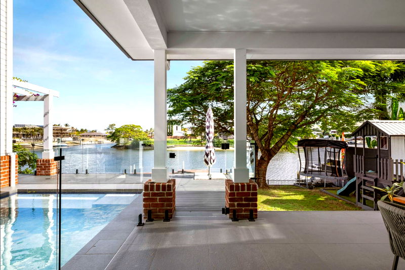 Allambi Broadbeach (With Car Parking)