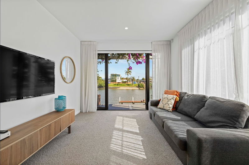 Allambi Broadbeach (With Car Parking)