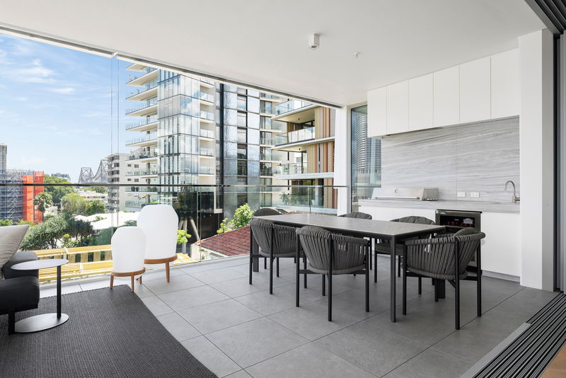 Brisbane Skyhome (With City Views)