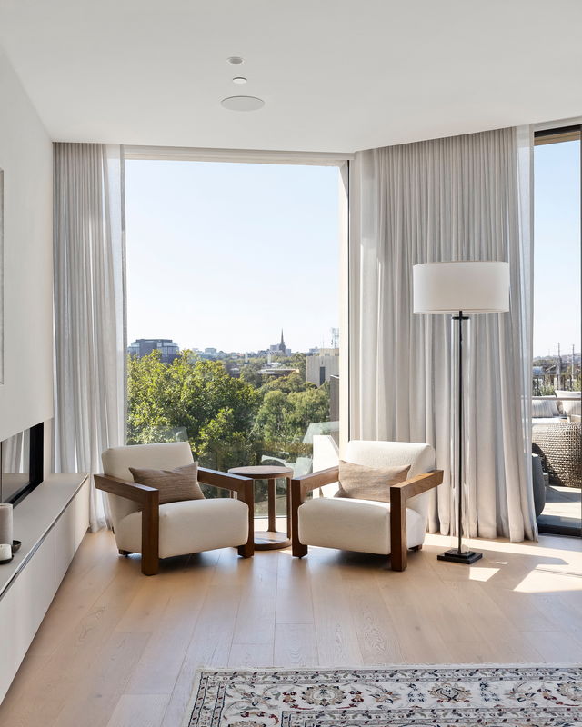 Como Penthouse (Melbourne skyline and river views)