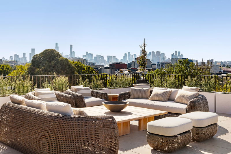 Como Penthouse (Melbourne skyline and river views)