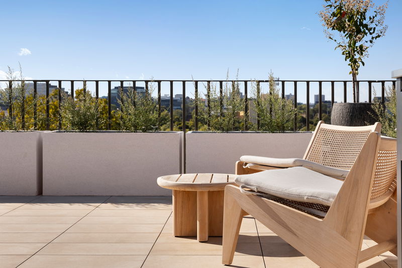 Como Penthouse (Melbourne skyline and river views)