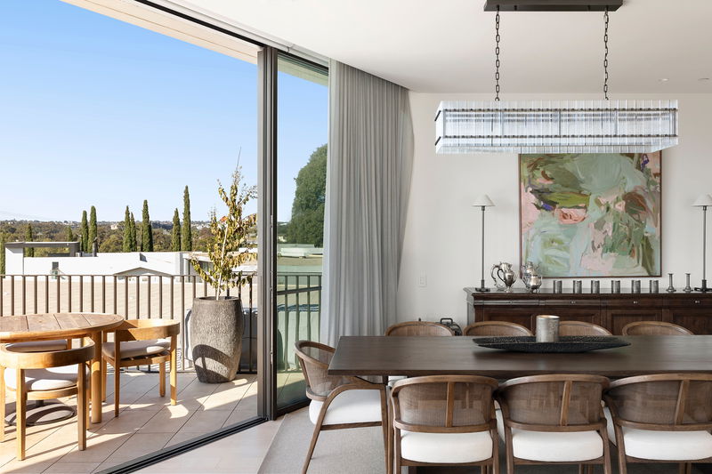 Como Penthouse (Melbourne skyline and river views)