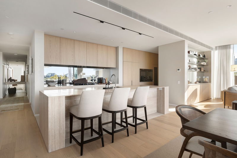 Como Penthouse (Melbourne skyline and river views)