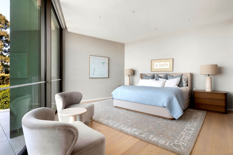 Como Penthouse (Melbourne skyline and river views)