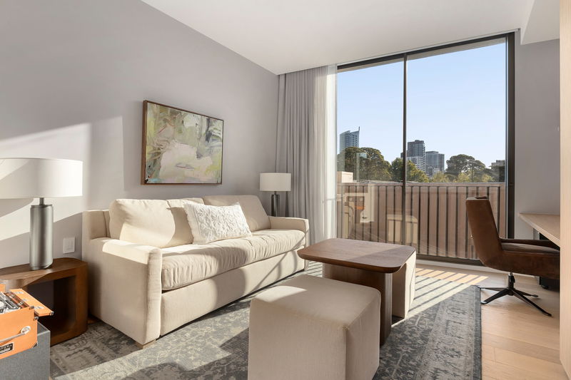 Como Penthouse (Melbourne skyline and river views)