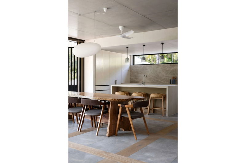 Solstice Escape (Stunning ocean views, Walk to famous Wategoes Beach, Pool)