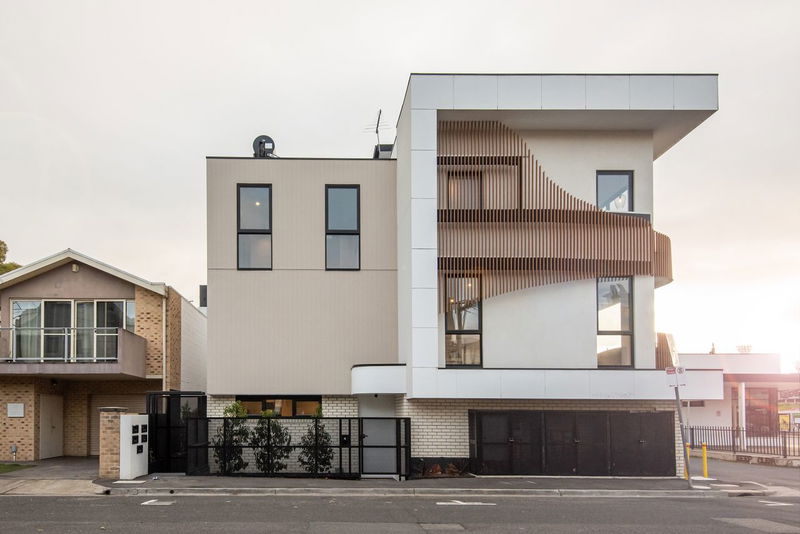 The Grandstand (Walking access to MCG)