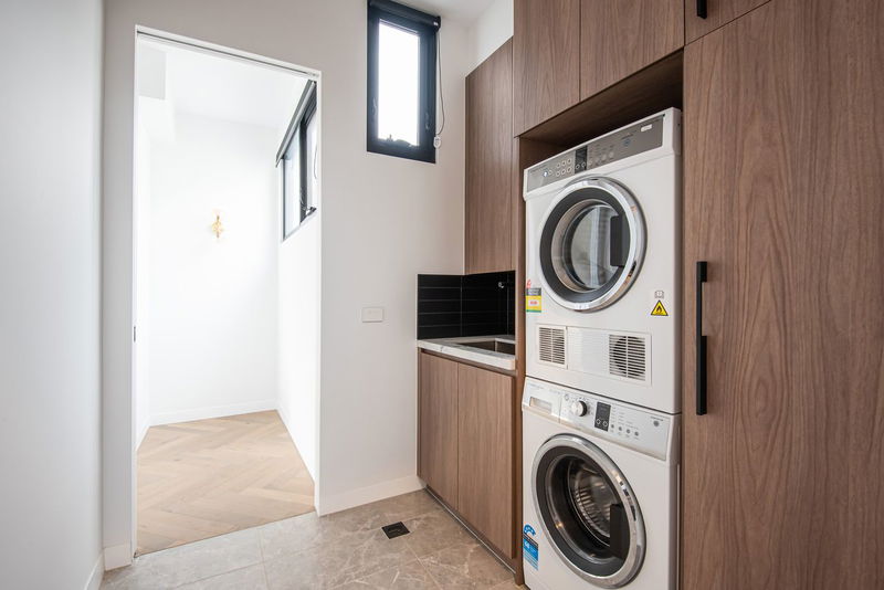 The Grandstand (Walking access to MCG)