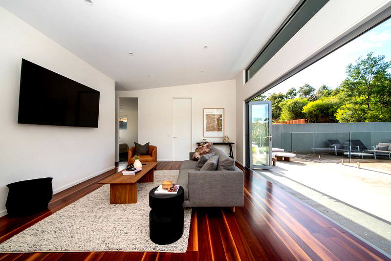 Seabreeze Haven (Walk to the beach)