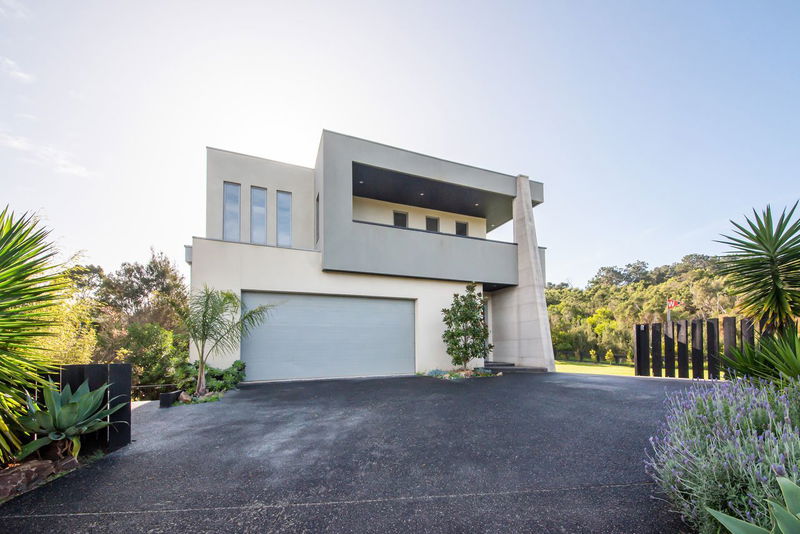 Seabreeze Haven (Walk to the beach)