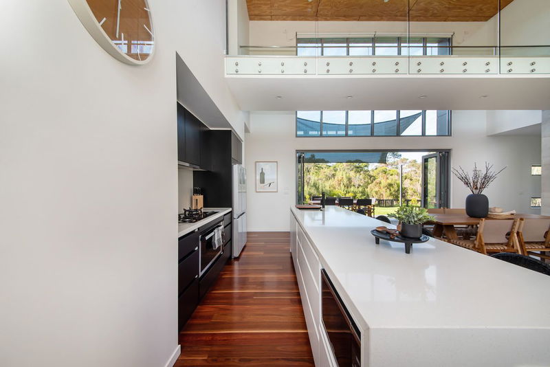 Seabreeze Haven (Walk to the beach)