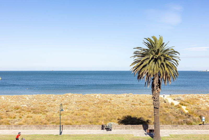 The Parade Penthouse (Walk to beach)