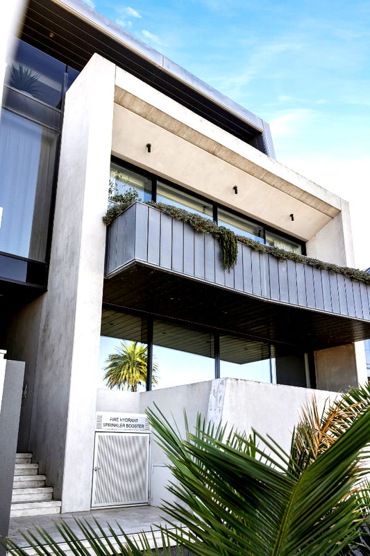 The Parade Penthouse (Walk to beach)