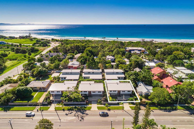Kiki - luxury beach villa with pool