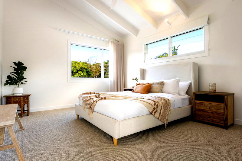 Kirra Dreaming (luxury beachfront home with pool)