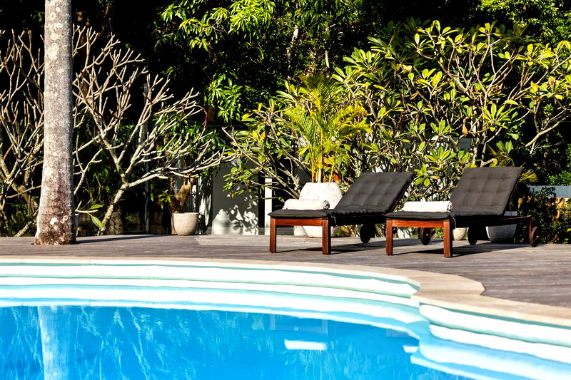 Kirra Dreaming (luxury beachfront home with pool)