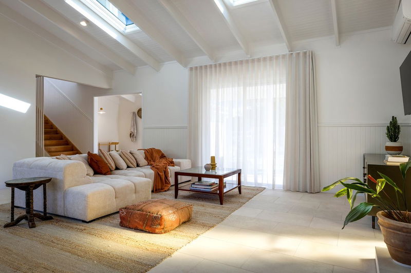 Kirra Dreaming (luxury beachfront home with pool)