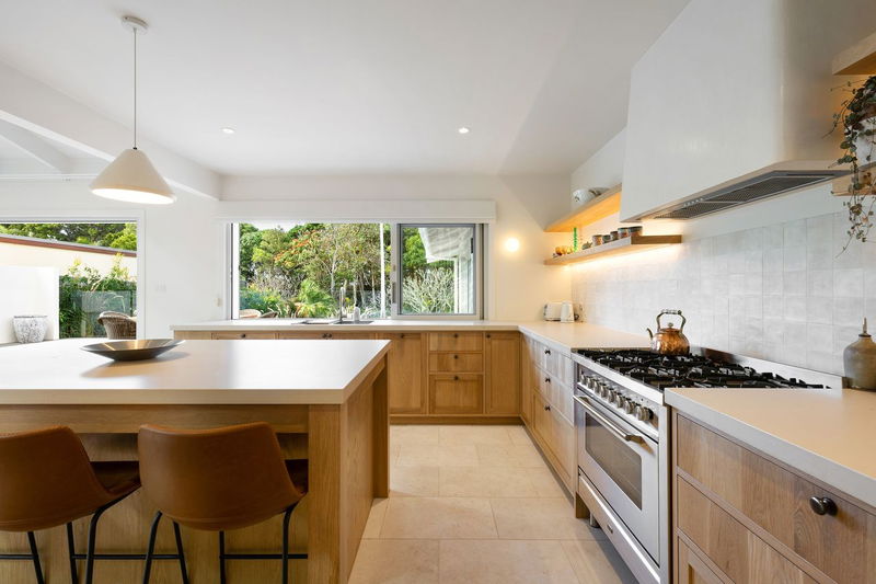 Kirra Dreaming (luxury beachfront home with pool)